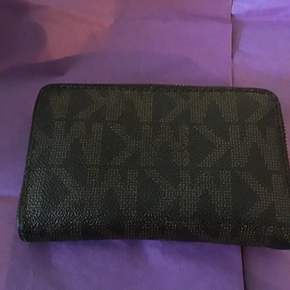 Michael Kors MK Canvas Zip Around Wallet - Picture 6 of 6